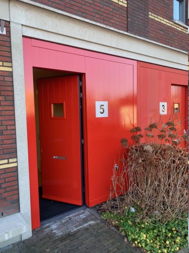 Entree pui Uw kozijnen en voordeur weer als nieuw: Specialist in buitenverf